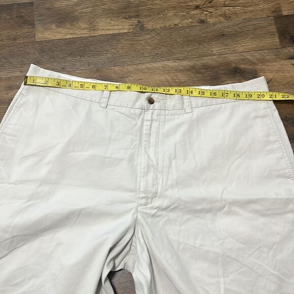 Brooks Brothers flat front shorts. Size 42 - Picture 3 of 5